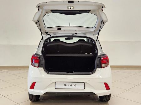 2025-Hyundai-Grand-i10-10-Fluid_19
