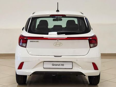 2025-Hyundai-Grand-i10-10-Fluid_4