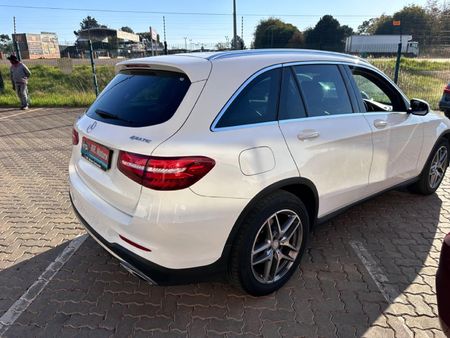 2015-Mercedes-Benz-GLC-300-AMG_6