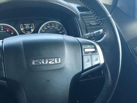 2019-Isuzu-D-Max-300-LX-4x4-Auto-Double-Cab_9