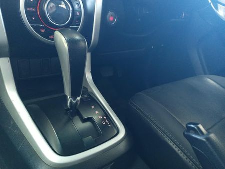 2019-Isuzu-D-Max-300-LX-4x4-Auto-Double-Cab_12
