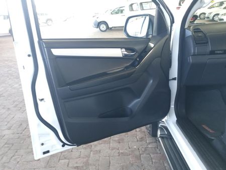 2019-Isuzu-D-Max-300-LX-4x4-Auto-Double-Cab_30