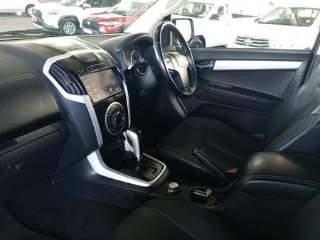 2019-Isuzu-D-Max-300-LX-4x4-Auto-Double-Cab_6