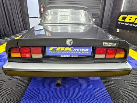 1984-Alfa-Romeo-Spider-2000-LHD_14