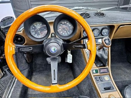 1984-Alfa-Romeo-Spider-2000-LHD_17