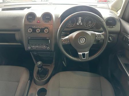 2015-Volkswagen-Caddy-Maxi-20-TDI-Trendline_9