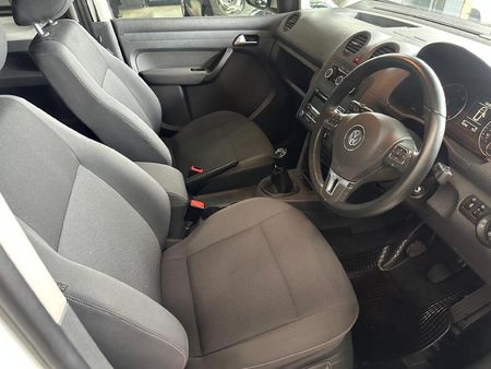 2015-Volkswagen-Caddy-Maxi-20-TDI-Trendline_10