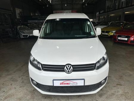2015-Volkswagen-Caddy-Maxi-20-TDI-Trendline_1