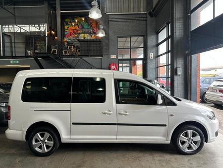 2015-Volkswagen-Caddy-Maxi-20-TDI-Trendline_3