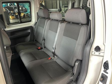 2015-Volkswagen-Caddy-Maxi-20-TDI-Trendline_6