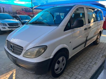 2005-Mercedes-Benz-Vito-115-CDI-CrewBus_1