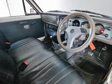 2007-Nissan-1400-5-spd_8