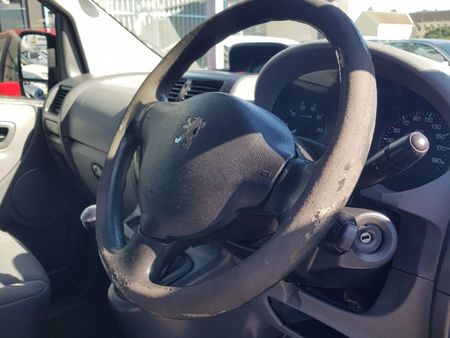 2010-Peugeot-Expert-20-HDi-Tepee_9