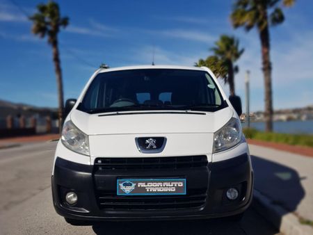 2010-Peugeot-Expert-20-HDi-Tepee_1