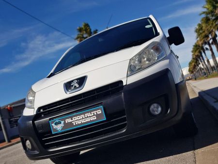 2010-Peugeot-Expert-20-HDi-Tepee_3
