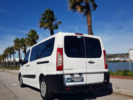 2010-Peugeot-Expert-20-HDi-Tepee_6