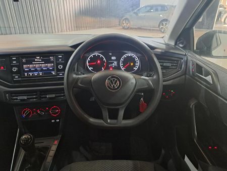 2021-Volkswagen-Polo-10-TSI-Trendline_10