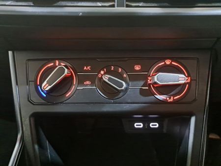 2021-Volkswagen-Polo-10-TSI-Trendline_13