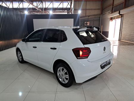2021-Volkswagen-Polo-10-TSI-Trendline_3