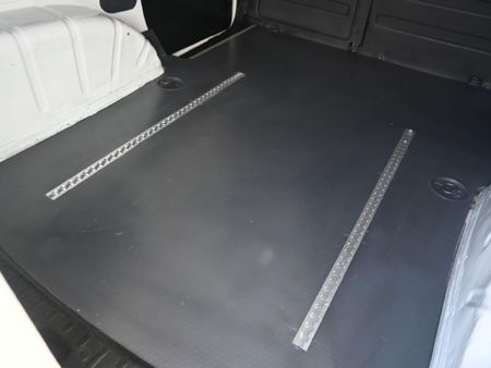 2013-Volkswagen-Caddy-20-TDI-81kW-Panel-Van_11