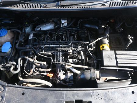 2013-Volkswagen-Caddy-20-TDI-81kW-Panel-Van_13