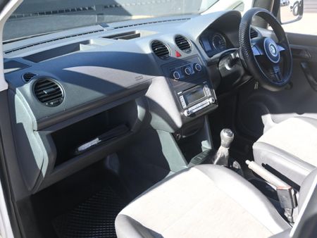 2013-Volkswagen-Caddy-20-TDI-81kW-Panel-Van_2