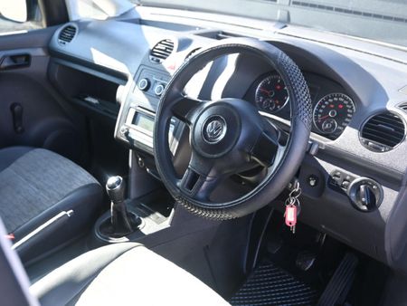 2013-Volkswagen-Caddy-20-TDI-81kW-Panel-Van_3
