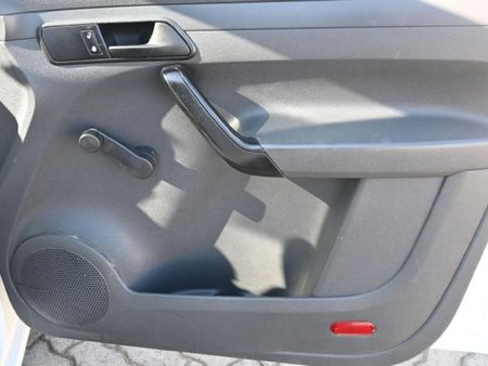 2013-Volkswagen-Caddy-20-TDI-81kW-Panel-Van_4