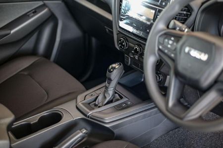2025-Isuzu-D-Max-19-DDI-L-4x4-Auto-Single-Cab_13