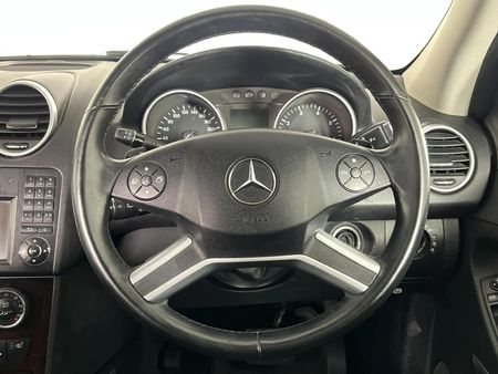 2009-Mercedes-Benz-ML-350-Auto_13