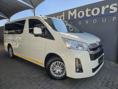 2019-Toyota-Quantum-28-GL-11-seat_0