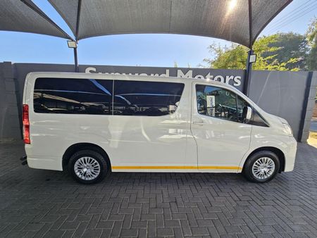 2019-Toyota-Quantum-28-GL-11-seat_10