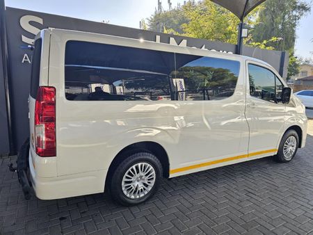 2019-Toyota-Quantum-28-GL-11-seat_1