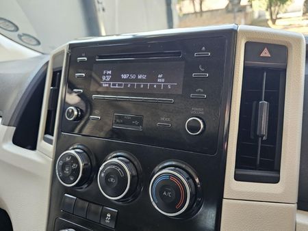2019-Toyota-Quantum-28-GL-11-seat_5