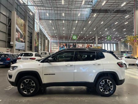 2018-Jeep-Compass-24-Trailhawk-Auto_11