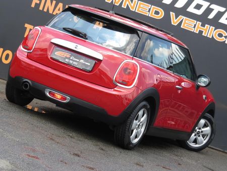 2016-MINI-Hatch-One-12T_12