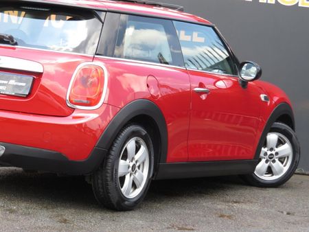 2016-MINI-Hatch-One-12T_13