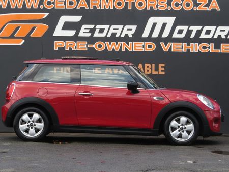 2016-MINI-Hatch-One-12T_15