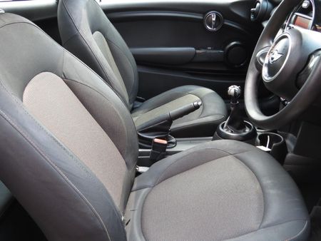 2016-MINI-Hatch-One-12T_20