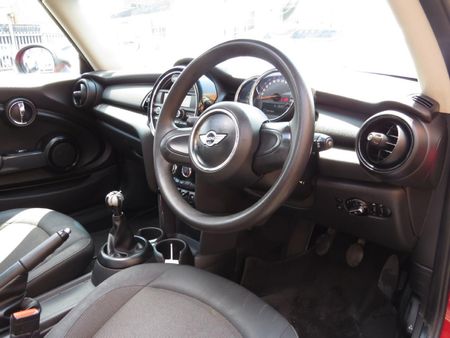 2016-MINI-Hatch-One-12T_21