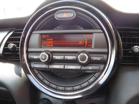 2016-MINI-Hatch-One-12T_24