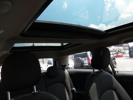 2016-MINI-Hatch-One-12T_27