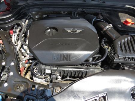 2016-MINI-Hatch-One-12T_28