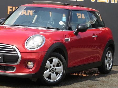 2016-MINI-Hatch-One-12T_6