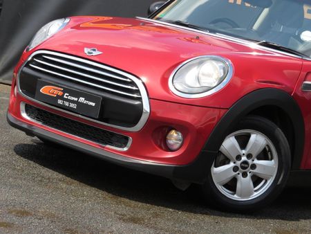 2016-MINI-Hatch-One-12T_7