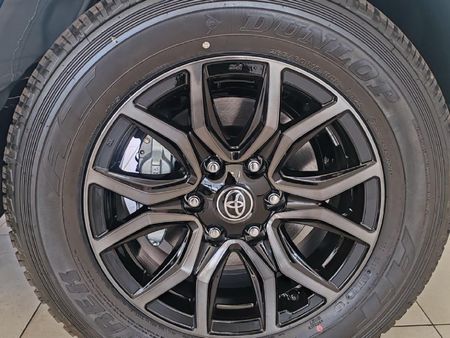 2025-Toyota-Fortuner-Toyota-Fortuner-28-4x4-GR-S-AT_23