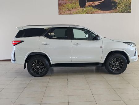2025-Toyota-Fortuner-Toyota-Fortuner-28-4x4-GR-S-AT_5