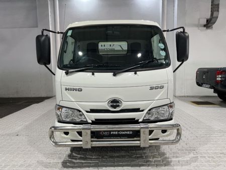 2024-Hino-300-614-SWB-EU3-FC-CC_1