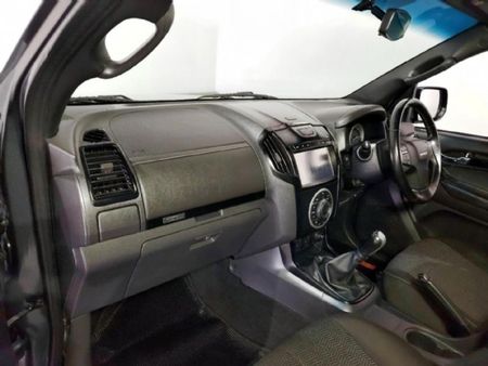 2021-Isuzu-D-Max-300-LX-Double-Cab_10