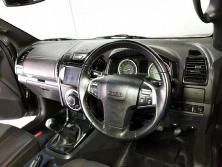 2021-Isuzu-D-Max-300-LX-Double-Cab_11